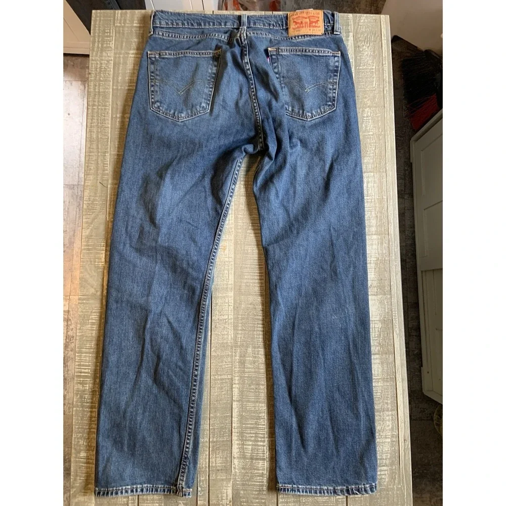 Levi's 505‎ 34x32 Medium Wash Classic Fit Straight Leg Blue Denim Jeans